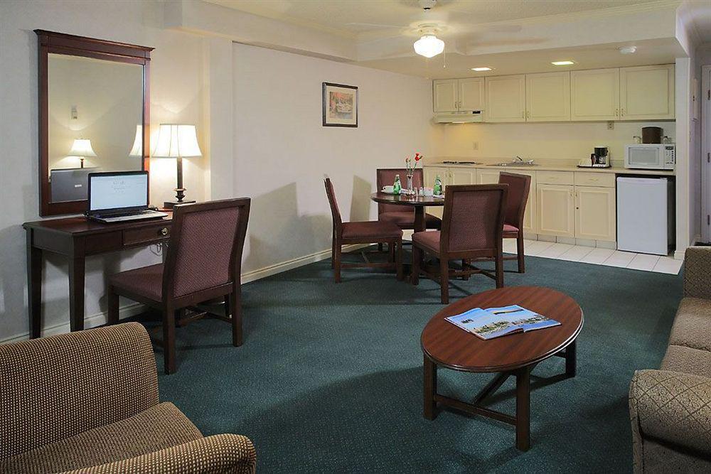 Harbour Towers Hotel & Suites 빅토리아 객실 사진